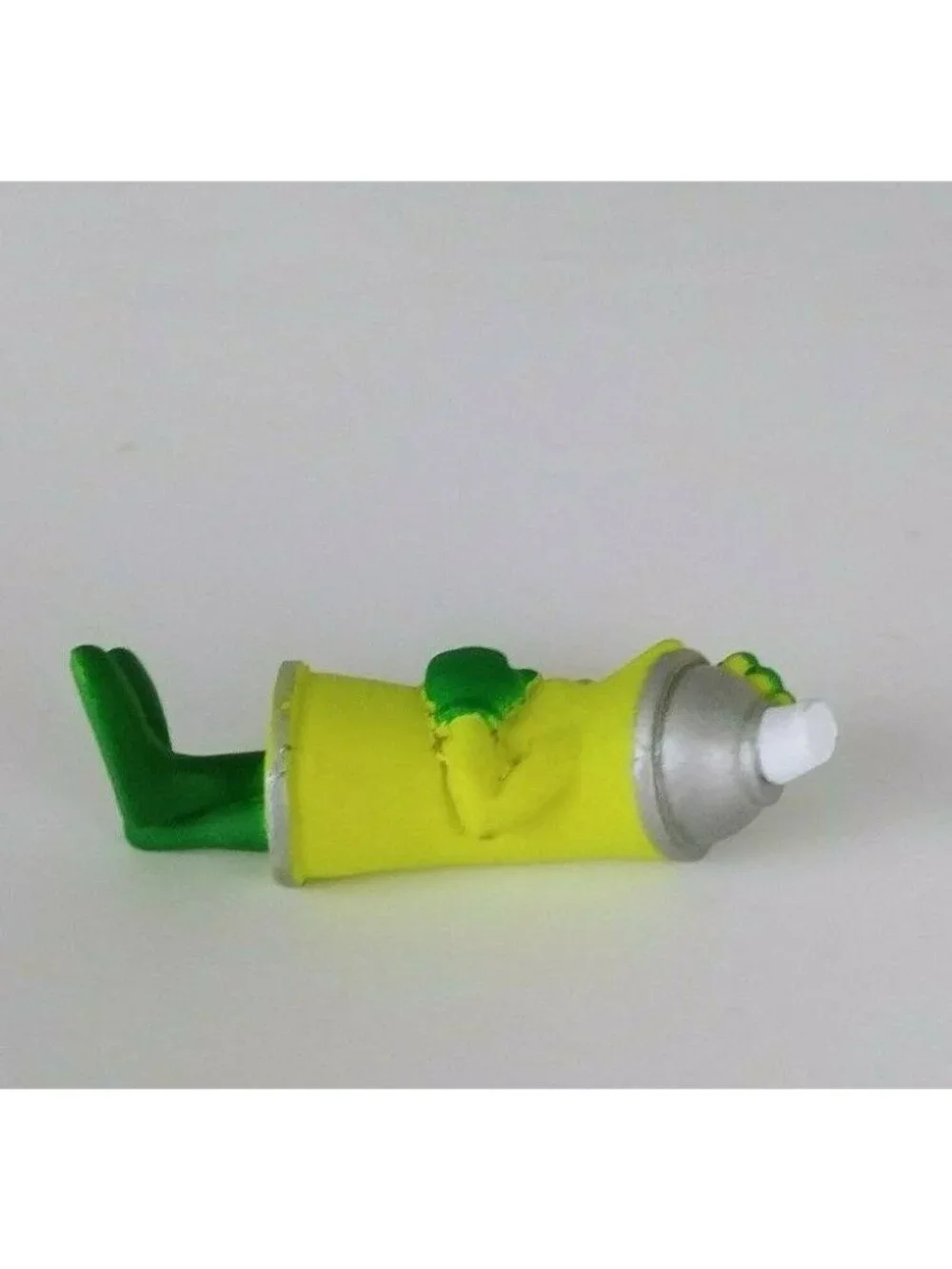 The CAN CREW Urban Spray Cans Laylow Green figurine collectible retired 1.5
